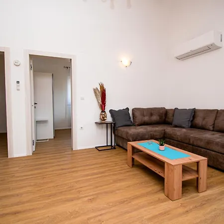 Vila Afrodita In Pula-istrien