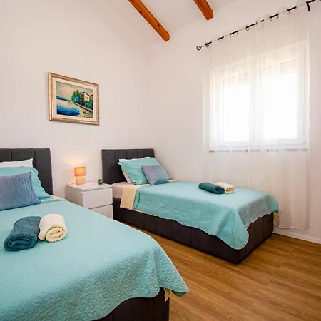 Vila Afrodita In Pula-istrien *