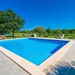 Afrodita In Pula-istrien Вілла *
