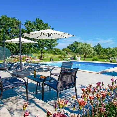 Afrodita In Pula-istrien بولا