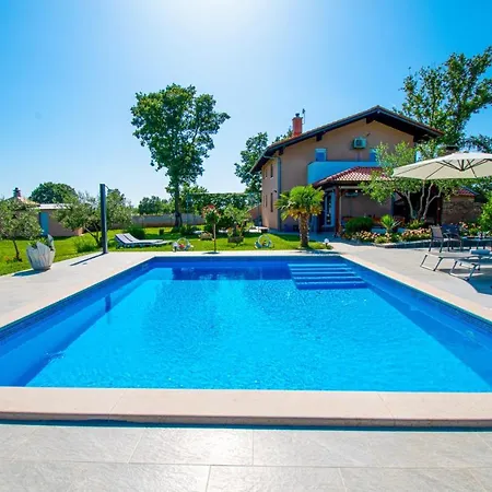 Afrodita In Pula-istrien プーラ