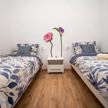 Afrodita In Pula-istrien プーラ