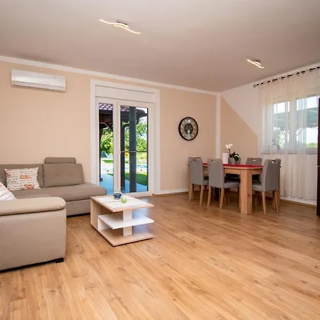 ヴィラ Afrodita In Pula-istrien