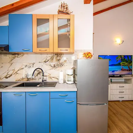 Afrodita In Pula-istrien فيلة