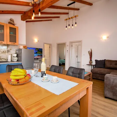 فيلة Afrodita In Pula-istrien بولا